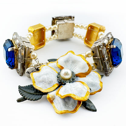 Blütenarmband mit Steinen blau