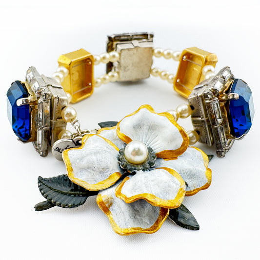 Blütenarmband mit Steinen blau